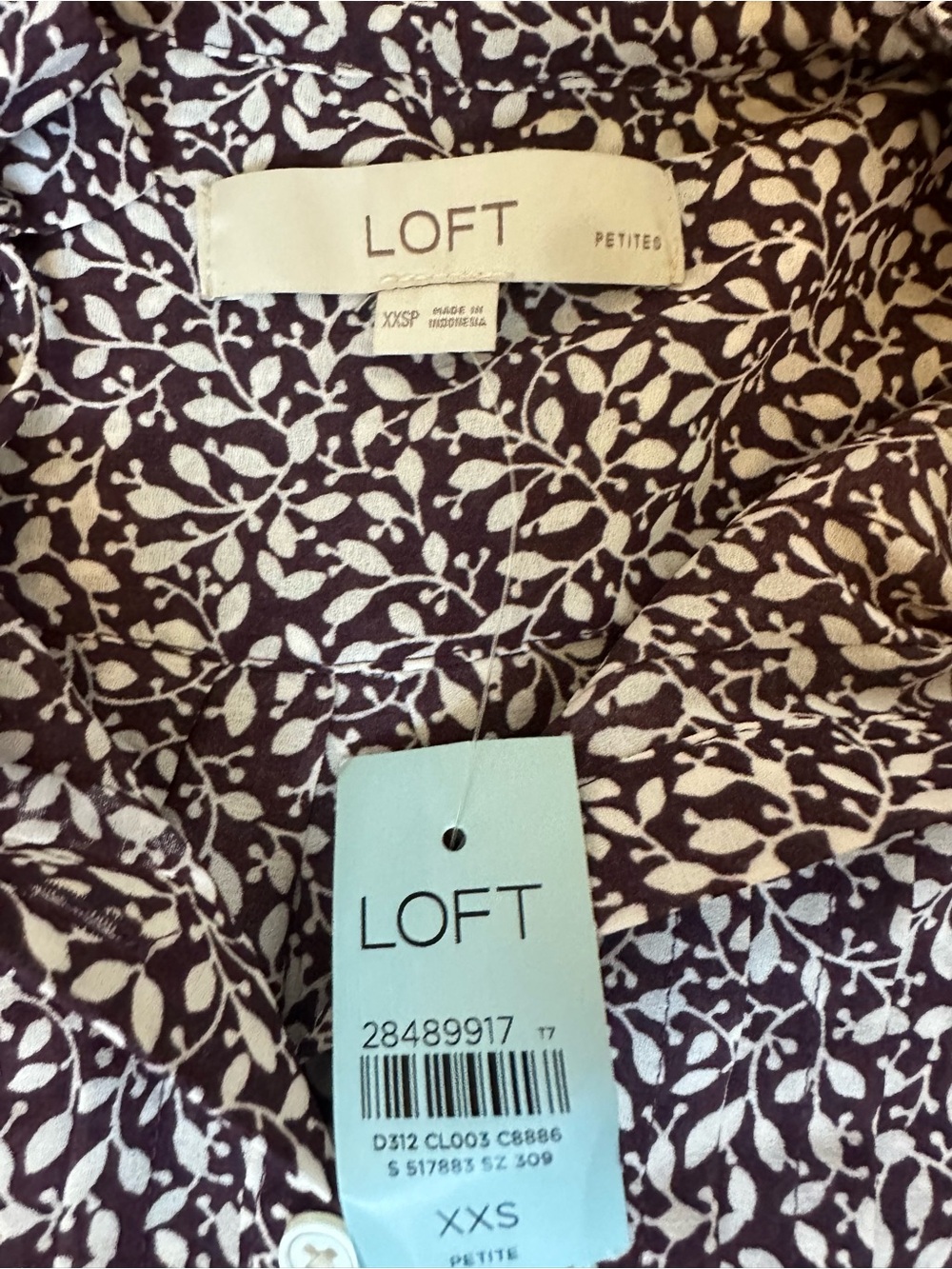 LOFT Men’s Black & White Leaf-Print Button-Down Shirt - Picture 3 of 4